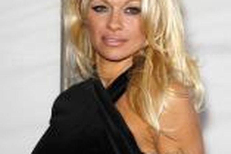 Pamela Anderson menghadiri World Magic Award, di Barker Hangar, Santa Monica, California, AS, pada 13 Oktober 2007.