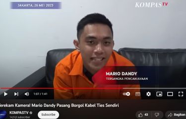 Sebuah video yang memperlihatkan tersangka penganiayaan D, Mario Dandy Satrio, mengenakan kanel ties sendiri di samping polisi, viral di media sosial sejak Jumat (26/5/2023).