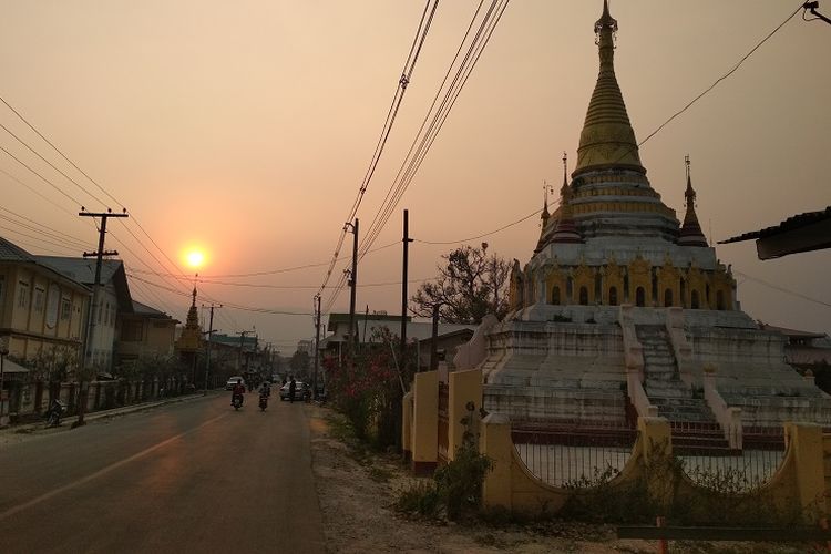 Senja di Kota Inle, Myanmar.