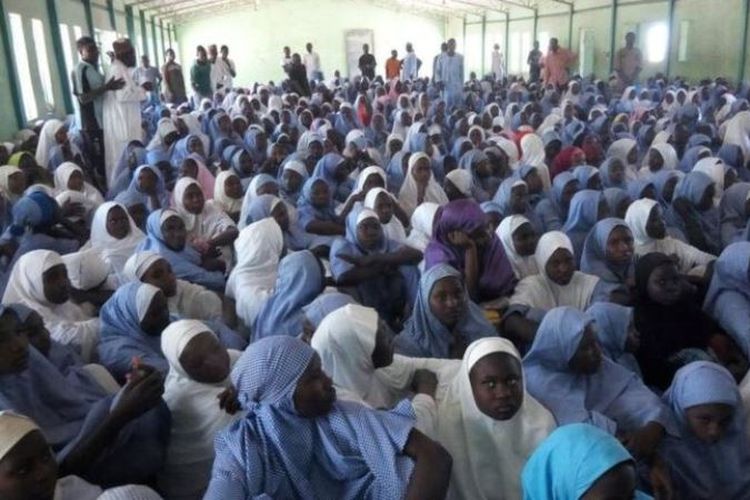 Jumlah murid perempuan yang hilang di Nigeria setelah serangan Boko Haram masih diperdebatkan di kalangan orang tua. (BBC)