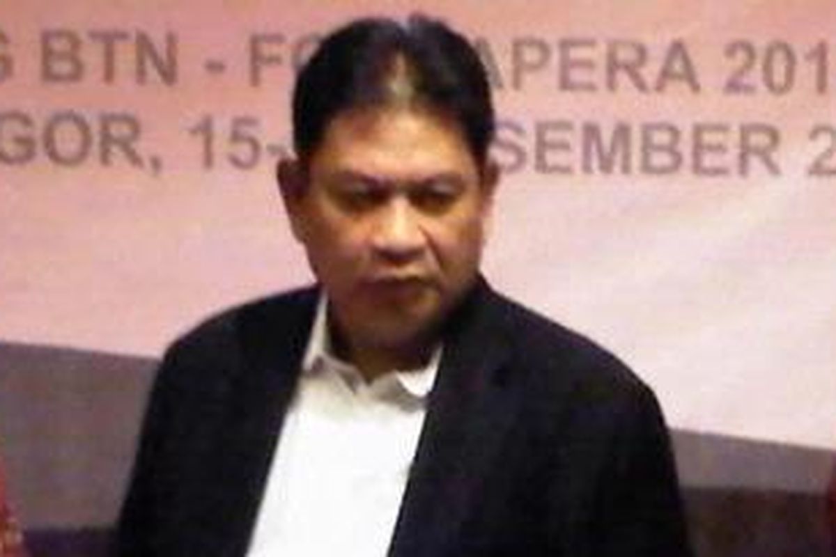 Iqbal Latanro (tengah)