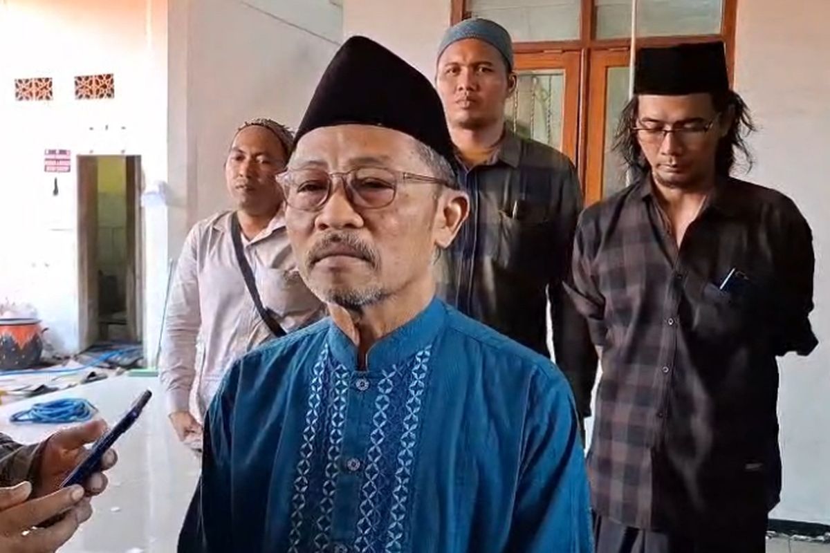 Ketua Alumni Ponpes Al Khoziny Sidoarjo sekaligus mewakili pihak pengurus inti pondok (Ndalem), KH. M. Zainal Abidin meminta maaf atas tragedi ambruknya mushala, Selasa (7/10/2025)