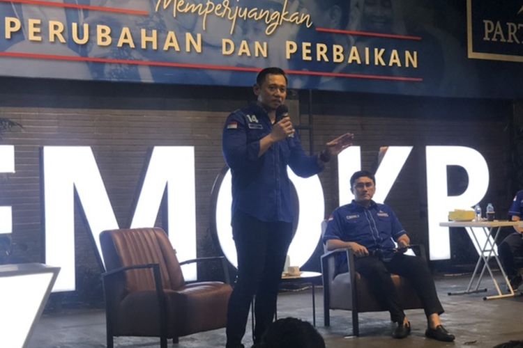 Ketua Umum Partai Demokrat Agus Harimurti Yudhoyono (AHY) dalam konferensi pers di kantor DPP Partai Demokrat, Jalan Proklamasi, Menteng, Jakarta, Jumat (14/7/2023) malam. 