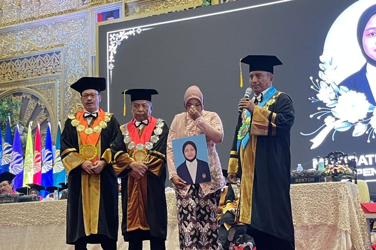 Mufidatul Meninggal 2 Bulan Sebelum Wisuda, Kakaknya Naik Panggung Terima Ijazah