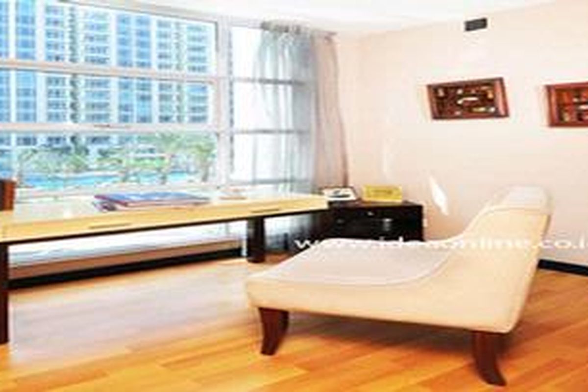 Terang dengan Cahaya Alami di Ruang Baca