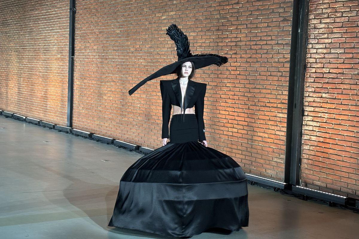 Rok crinoline dalam Spring/Summer Collection 2026 karya Harry Halim yang digelar di Brickhall Fatmawati, Jakarta Selatan, Selasa (11/11/2025).