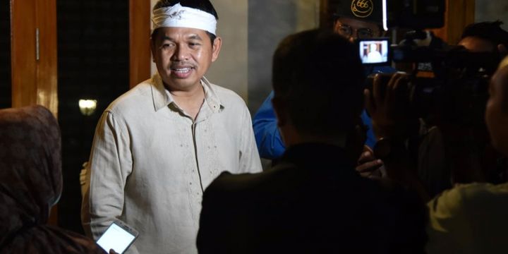 Ketua DPD Golkar Jawa Barat Dedi Mulyadi saat diwawancara di rumahnya di Purwakarta, Jumat malam (27/7/2018).