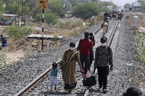 Menganggur di Tengah Krisis Wabah, Pekerja Migran India Pulang Kampung Jalan Kaki