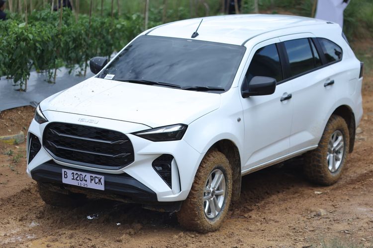 Uji ketangguhan Isuzu mu-X 4x4