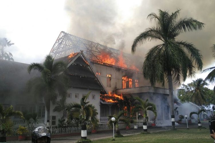 Wisma Pemda Sumbawa, Nusa Tenggara Barat (NTB) mengalami kebakaran hebat, Selasa pagi (11/7/2017).