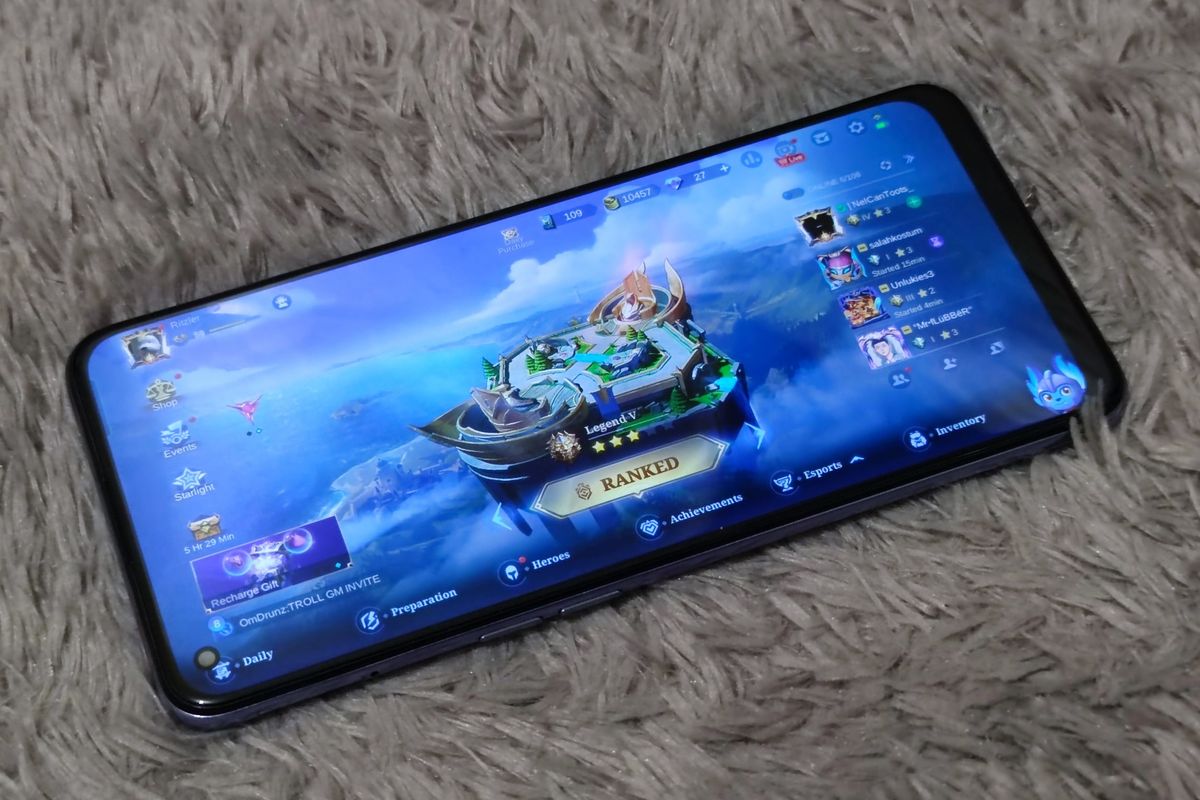 Oppo A95 ketika sedang memainkan game Mobile Legends.