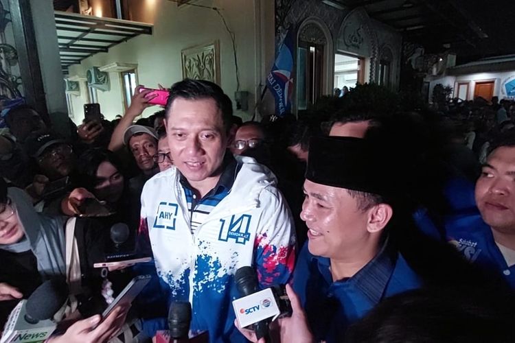 Ketua Umum (Ketum) Partai Demokrat Agus Harimurti Yudhoyono (AHY) di Kawasan Jakarta Timur, Selasa (28/11/2023).
