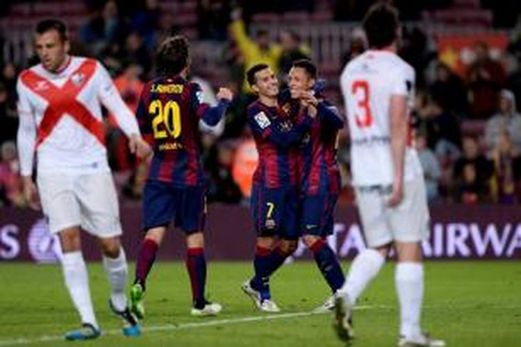 Para pemain Barcelona saat merayakan gol Adriano ke gawang Huesca pada 32 besar Copa del Rey di Camp Nou, Selasa (16/12/2014). Barcelona menang 8-1 pada pertandingan tersebut dan lolos ke 16 besar dengan agregat 12-1.