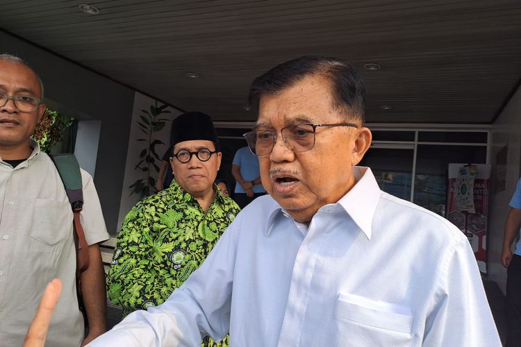 Wakil Presiden ke-10 dan 12 Jusuf Kalla (JK) saat ditemui di Markas PMI Pusat, Jakarta, Senin (14/8/2023). 
