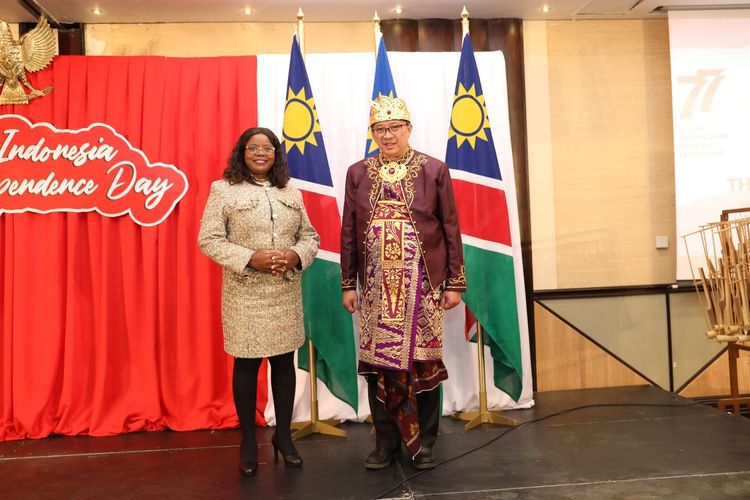 Dubes) Republik Indonesia (RI) Windhoek Y M Wisnu Edi Pratinyo bersama Wakil Menlu Namibia, Hon. Jennely Matundu. Wisnu mengatakan, upaya promosi budaya Nusantara diharapkan semakin mengenalkan Indonesia kepada masyarakat Namibia, memperkuat hubungan antara masyarakat dan membuka peluang kerja sama baru.