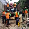230 Meter Kubik Sampah Telah Diangkut dari Area Longsor dan Banjir di Ciganjur