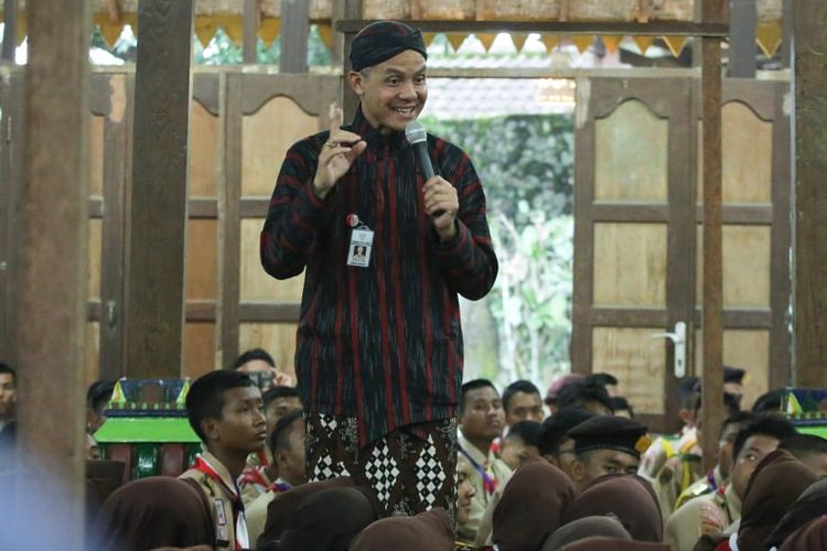 Gubernur Jawa Tengah Ganjar Pranowo, Jumat (15/3/2019), menyatakan tidak mempermasalahkan sejumlah pihak yang protes penyelenggaraan Apel Kebangsaan Kita Merah Putih.