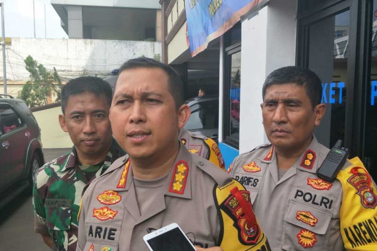 Kapolres Metro Jakarta Timur Kombes Arie Ardian kepada awak media di Mapolres Metro Jakarta Timur, Selasa (31/12/2019).