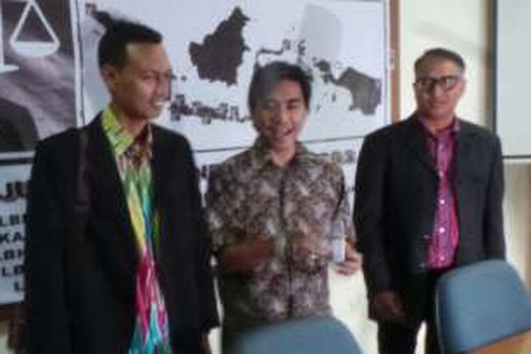 Eks Ketua Umum Gafatar Mahful M Tumanurung (paling kiri).