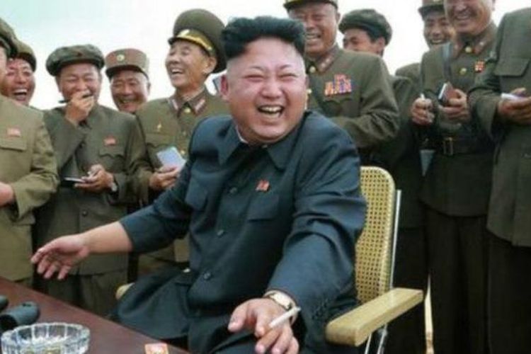 Selama dua bulan terakhir, foto Kim Jong Un sedang memegang rokok tak pernah muncul di media setempat.
