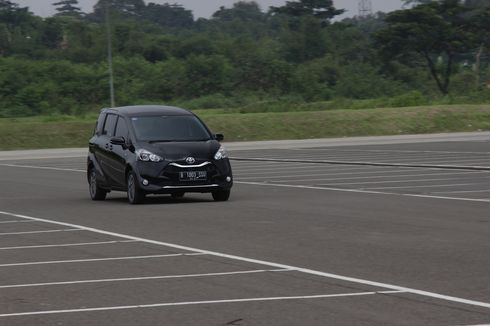 Merasakan Performa Mesin Toyota Sienta Welcab