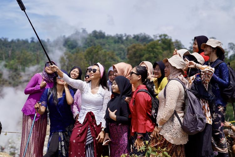 Saat Belasan Perempuan Rayakan Hari Kartini di Gunung Halimun...