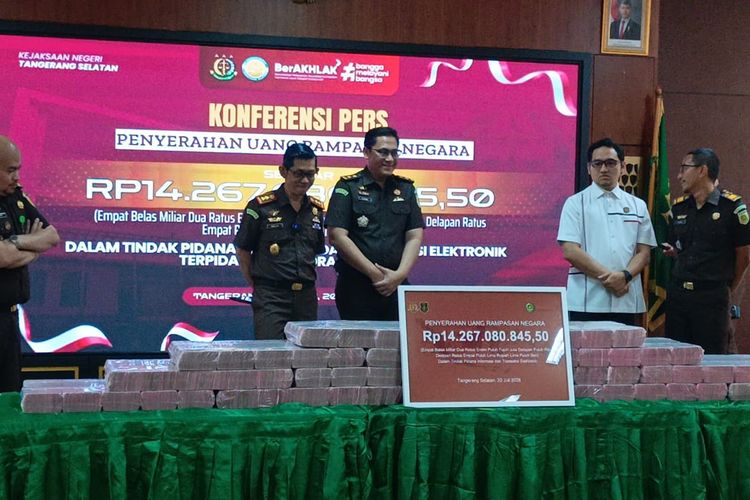 Kejari Tangsel Setor Uang Rampasan Rp 14,2 Miliar Kasus Pinjol ke Kas Negara
