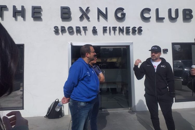 Presiden dan CEO Cage Warriors, Graham Boylan, saat memberi penjelasan di The Bxng Club, sebuah gym yang dia kelola, Jumat (15/4/2023). Graham merupakan CEO Cage Warriors, yang bersama Mola, bekerja sama membentuk MMA Fight Academy. 