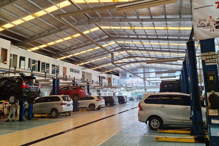 Terjadi peningkatan jumlah unit mobil Toyota yang melakukan servis di Bengkel Toyota Jogja Pusat- Nasmoco Bantul menjelang arus puncak mudik Lebaran 2024.