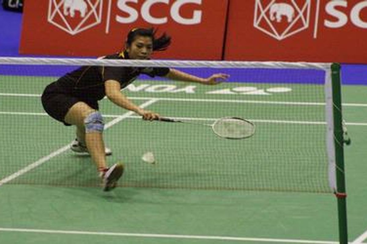 Adrianti Firdasari, gagal menyumbang poin bagi tim Piala Uber Indonesia pada hari pertama kualifikasi zona Asia melawan Singapura, Senin (22/2/10).