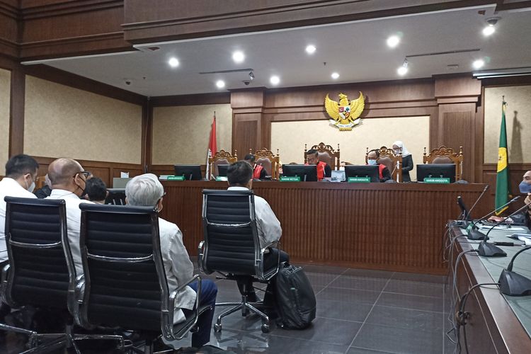 Terdakwa kasus dugaan korupsi persetujuan ekspor CPO atau minyak sawit mentah, Indra Sari Wisnu Wardhana dan empat terdakwa lainnya menjalani sidang pembacaan dakwaan di Pengadilan Tipiko, Jakarta Pusat, Rabu (31/8/2022).