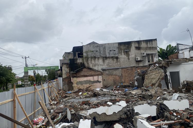 Rumah warga diratakan oleh pengadilan di Desa Setia Mekar, Tambun Selatan, Kabupaten Bekasi.