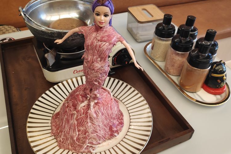 Barbie Thin, boneka Brebie berbalut daging sapi di restoran Rokurenya. 
