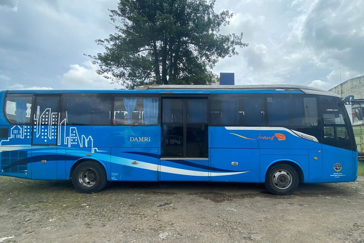 Bus DAMRI untuk trayek Makassar - Sinjai