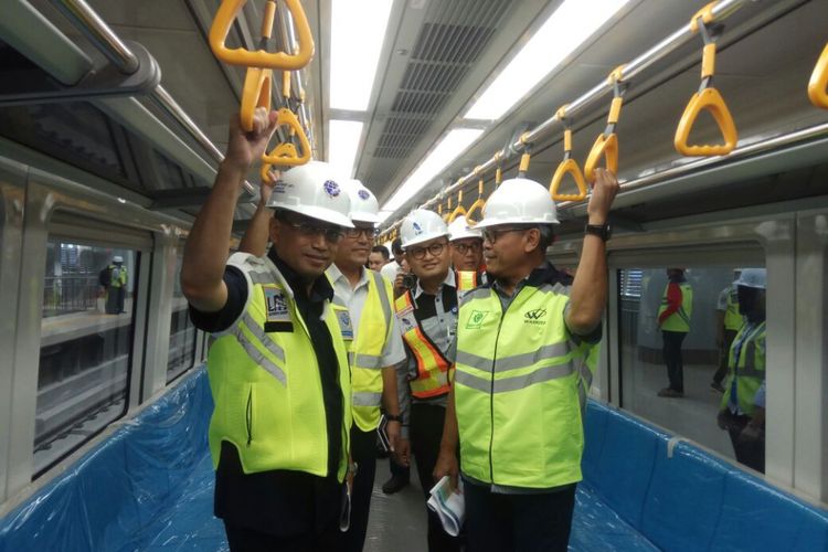 Menteri Perhubungan Budi Karya Sumadi meninjau langsung proses uji dinamis LRT Palembang, Sumatera Selatan 