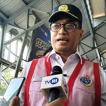 Menteri Perhubungan, Budi Karya Sumadi saat meninjau Stasiun Tawang Semarang menyebut adanya peningkatan penumpang sekitar 28 persen, Sabtu (30/12/2023).