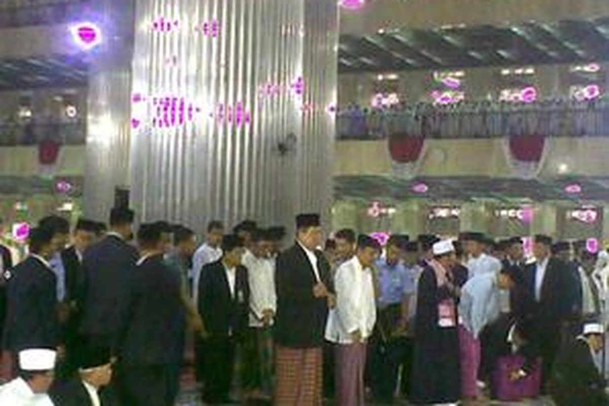 Presiden SBY dan Wakil Presiden Boediono tiba di Mesjid Istiqlal, Jumat (27/11) untuk mengikuti Shalat Idul Adha.