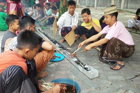 Asyiknya Tradisi Bakar Sate Massal ala Santri Tebuireng Jombang Saat Idul Adha