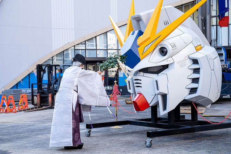 Kepala RX-93 Nu Gundam di Fukuoka