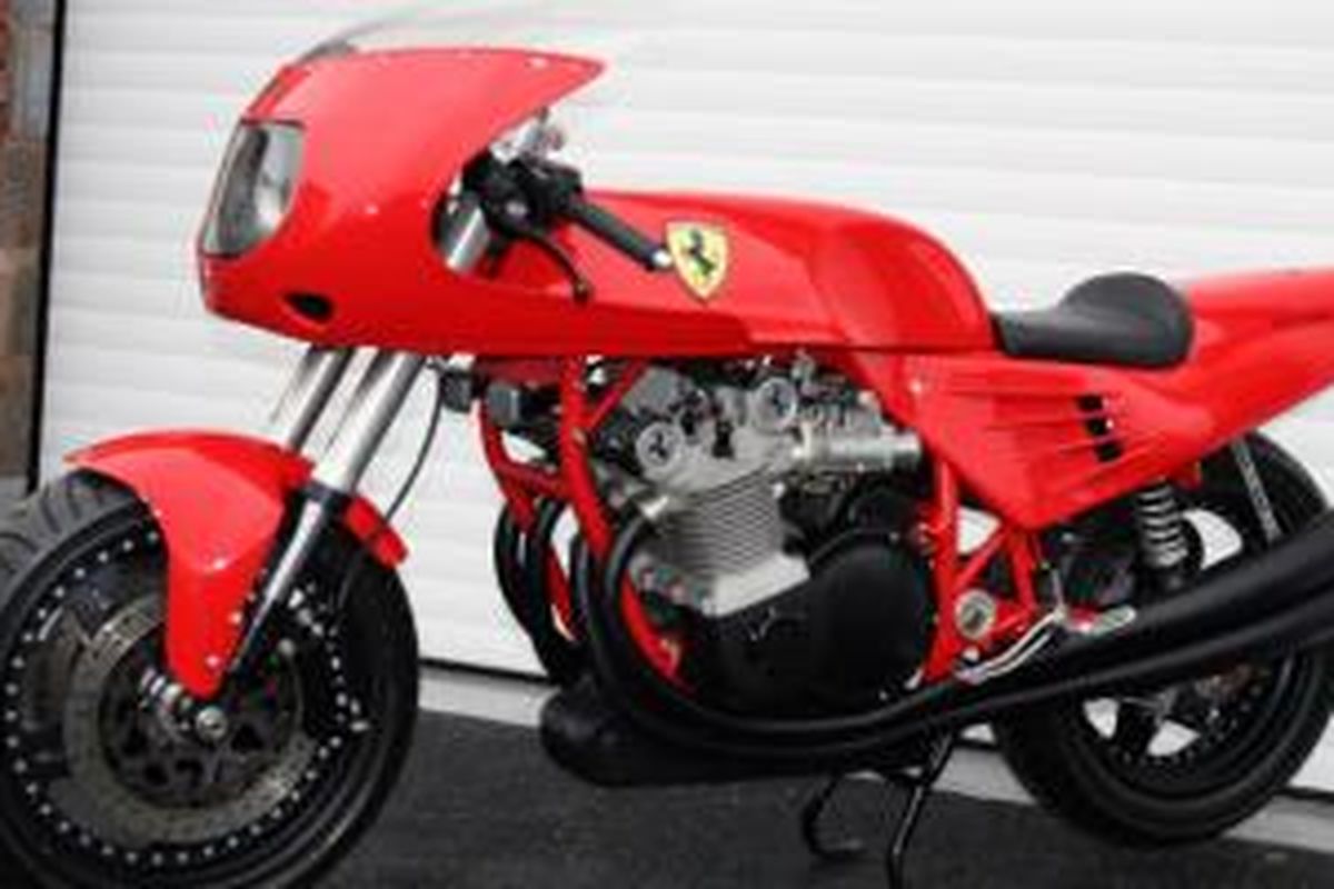 Sepeda motor Ferrari 900 cc rancangan David Kay Engineering pada 1995.