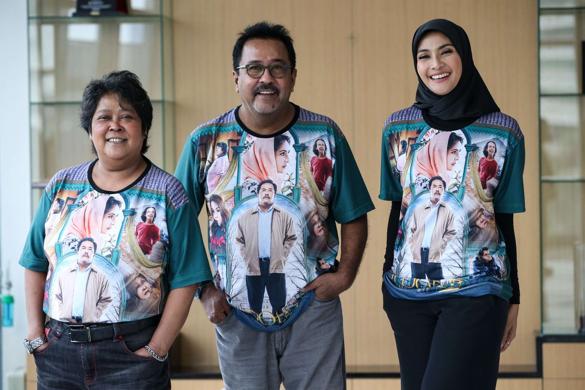 Aktris Suti Karno pemeran Atun, aktor Rano Karno pemeran Doel dan Maudy Koesnaedy pemeran Zaenab saat promo film Si Doel The Movie 2 di Kantor Redaksi Kompas.com, Menara Kompas, Palmerah, Jakarta, Selasa (14/5/2019).