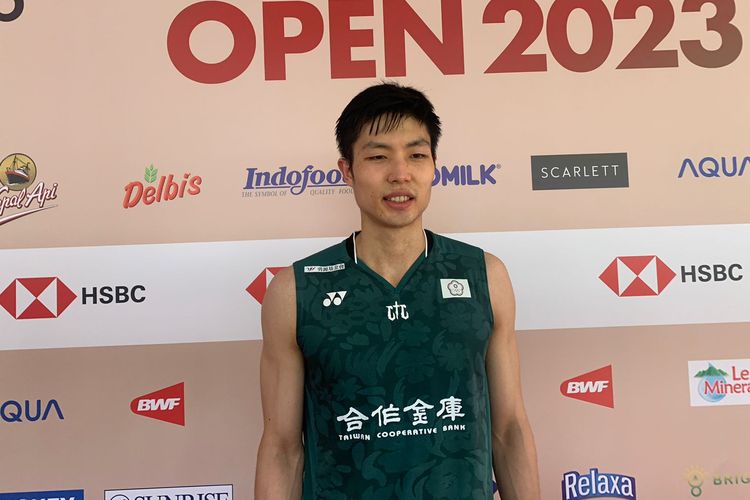 Tunggal putra Taiwan, Chou Tien Chen, usai meraih kemenangan atas Christo Popov dalam laga 32 besar Indonesia Open 2023 di Istora, Senayan, Jakarta, Selasa (13/6/2023).