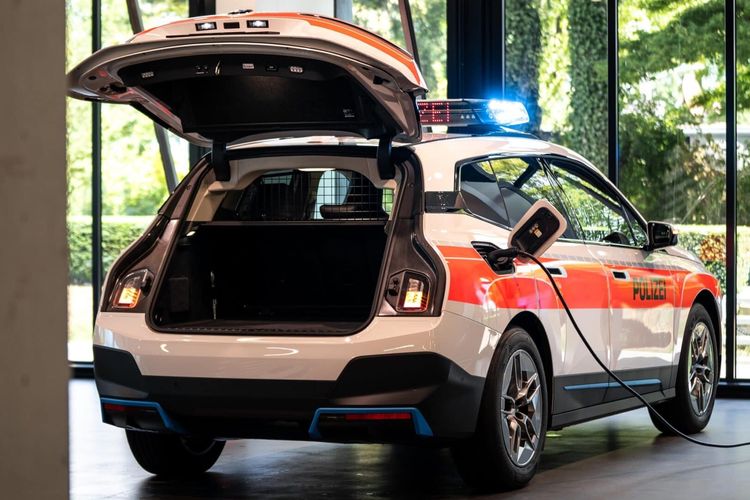 Mobil listrik BMW iX jadi kendaraan dinas kepolisian
