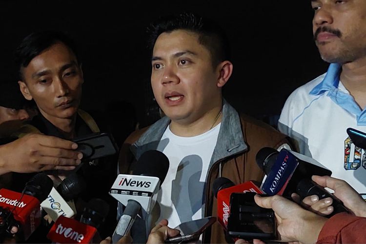 Momen Teddy Keliling di Pasar Murah Monas, Minta Maaf Ada Antrean