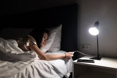 Begini Cara Mendekorasi Kamar Tidur dengan Lampu Meja