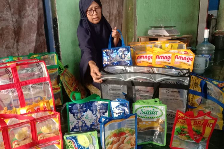 Cerita Siti di Purwakarta: Sampah dari Tetangga Disulap Jadi Tas Cantik Bernilai Jual