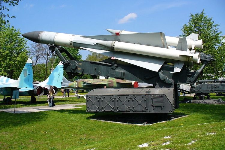 Salah satu contoh sistem pertahanan udara S-200 yang dipamerkan di Museum AU Ukraina.