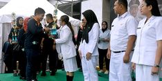 HKN Ke-59, Pj Gubernur Sumut Beri Penghargaan kepada Nakes dan Kader Posyandu Berprestasi