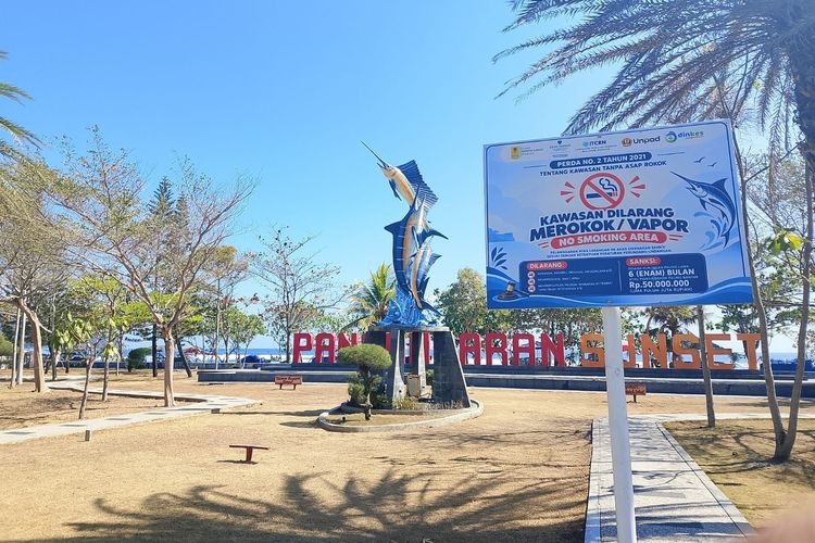 Plang Larangan Merokok Muncul di Pantai Barat Pangandaran, Pelaku Usaha Pertanyakan Penerapannya