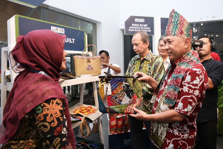 Menteri Koperasi dan Usaha Kecil Menengah, Teten Masduki acara Meet Up Forum Pendampingan Usaha Mikro Mandiri di Kota Bogor, Jawa Barat pada Rabu (22/5/2024).